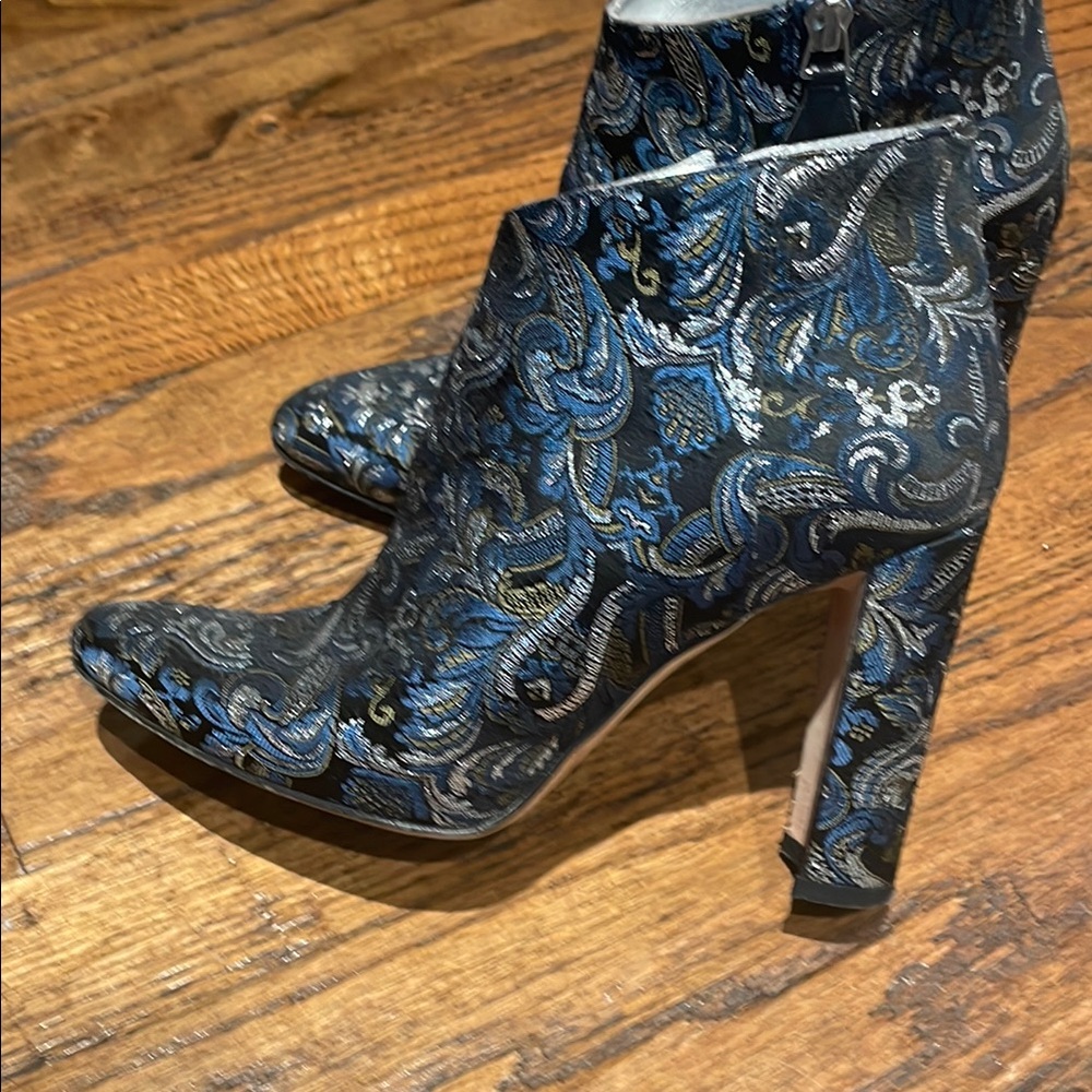 Manolo Blahnik Blue Patterned Women's Heels